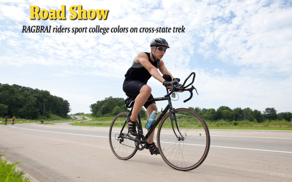 Road Show--RAGBRAI riders sport college colors on cross-state trek 
